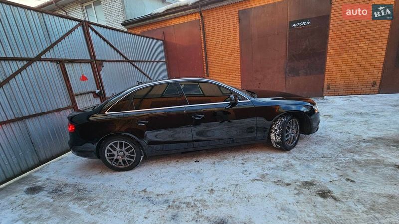 Седан Audi A4 2013 в Львові