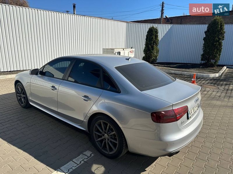 Седан Audi A4 2015 в Киеве