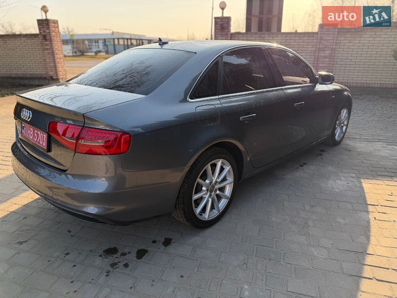 Седан Audi A4 2014 в Самборі