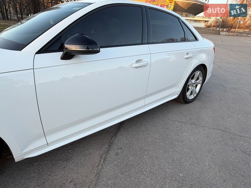Седан Audi A4 2018 в Запорожье