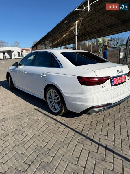 Седан Audi A4 2022 в Полтаві