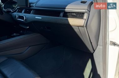 Седан Audi A4 2022 в Полтаві