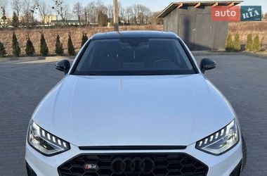 Седан Audi A4 2023 в Золочеві