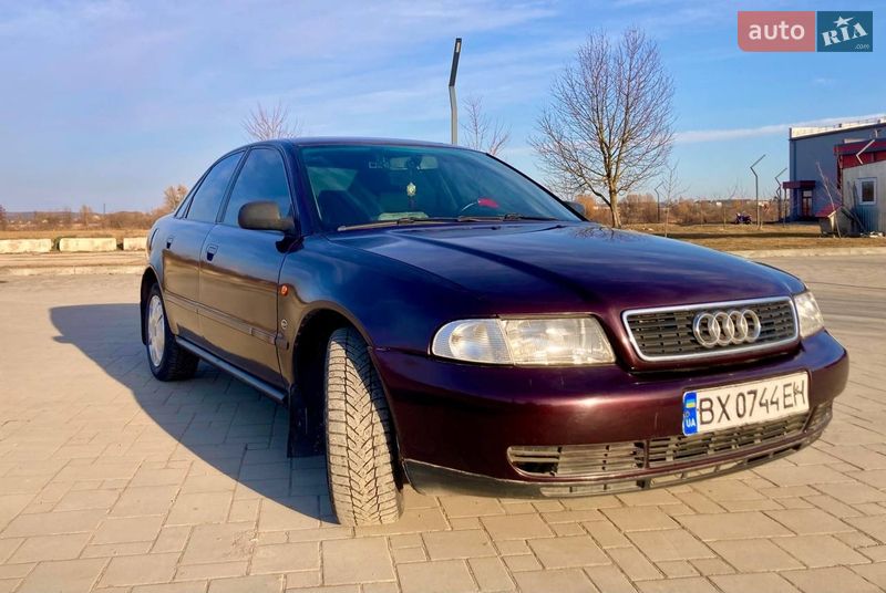 Седан Audi A4 1995 в Здолбуніві