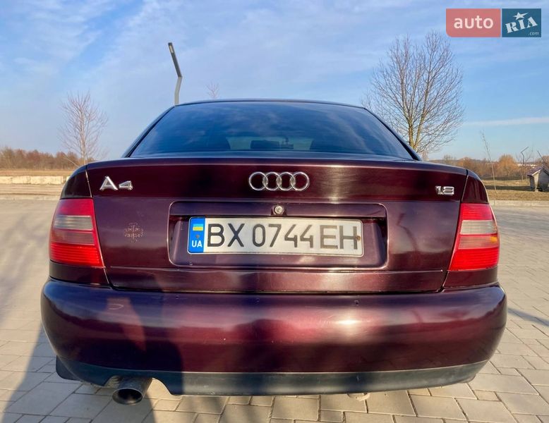 Седан Audi A4 1995 в Здолбуніві