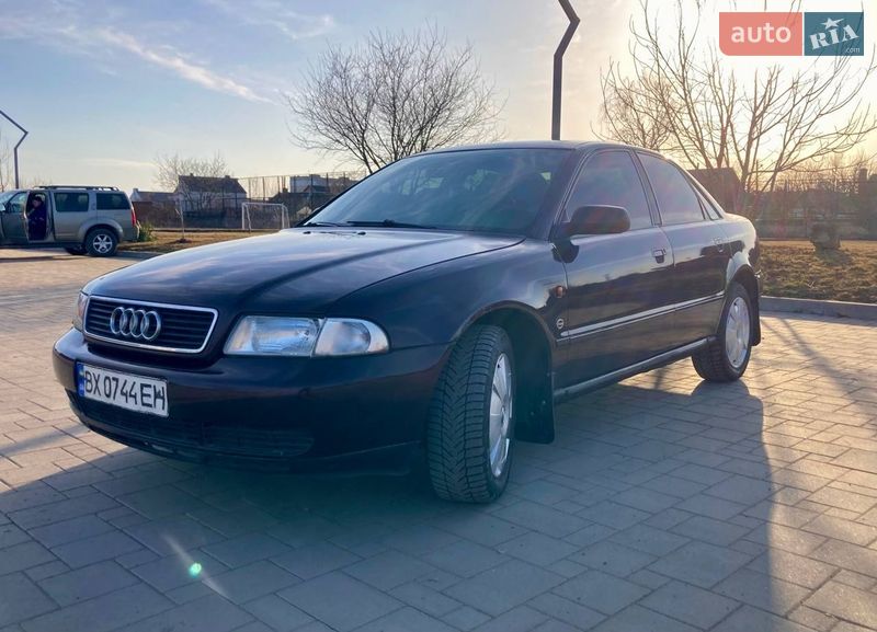 Седан Audi A4 1995 в Здолбуніві