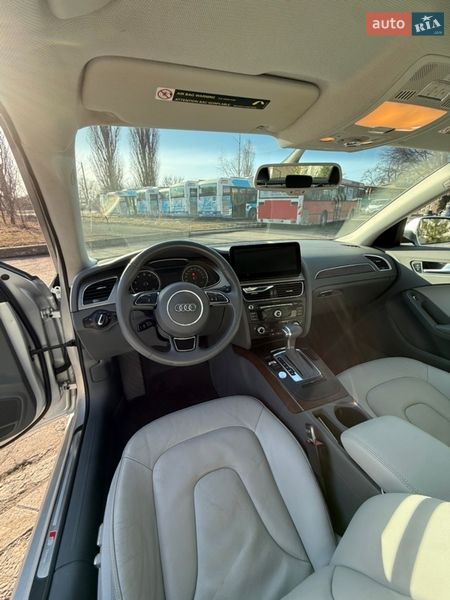Седан Audi A4 2014 в Кременчуці