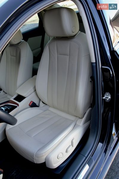 Седан Audi A4 2023 в Житомирі