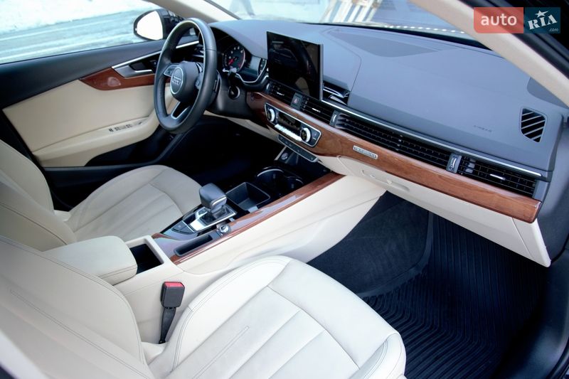 Седан Audi A4 2023 в Житомирі