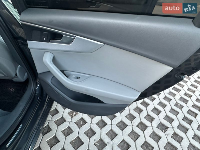 Седан Audi A4 2018 в Хмельницком