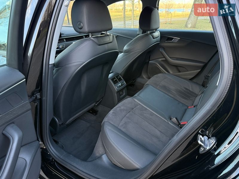 Седан Audi A4 2021 в Киеве