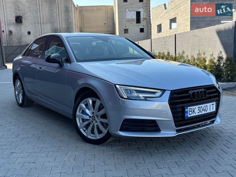 Седан Audi A4 2015 в Дубні