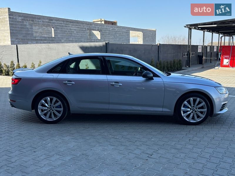 Седан Audi A4 2015 в Дубні
