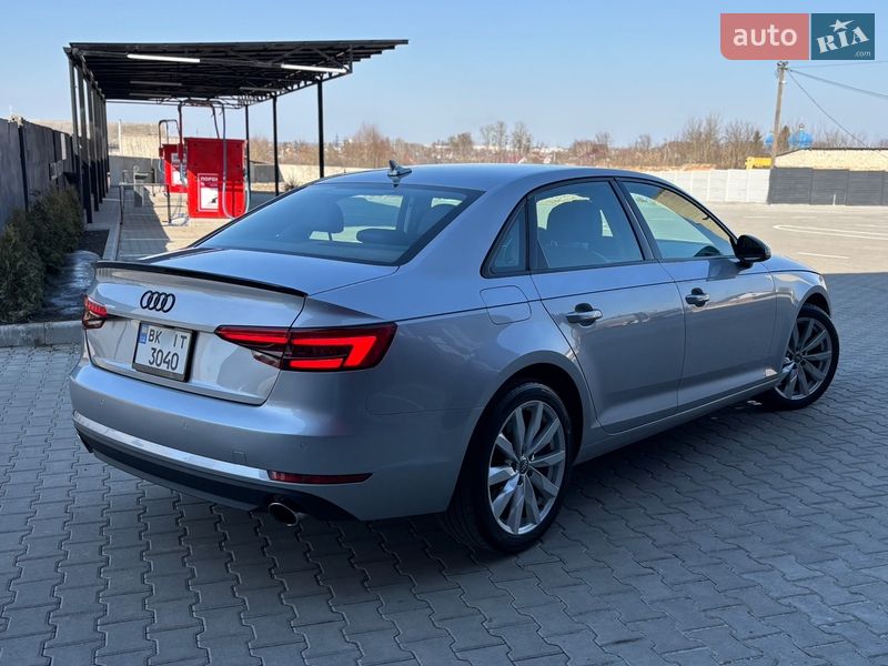 Седан Audi A4 2015 в Дубні