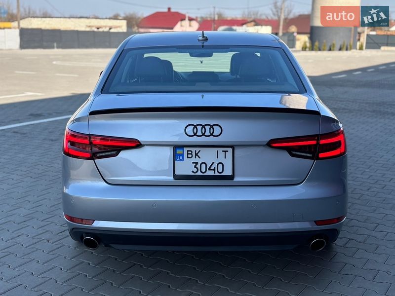 Седан Audi A4 2015 в Дубні