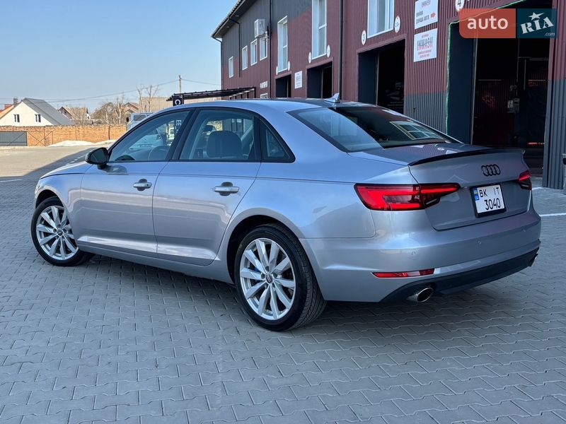 Седан Audi A4 2015 в Дубні
