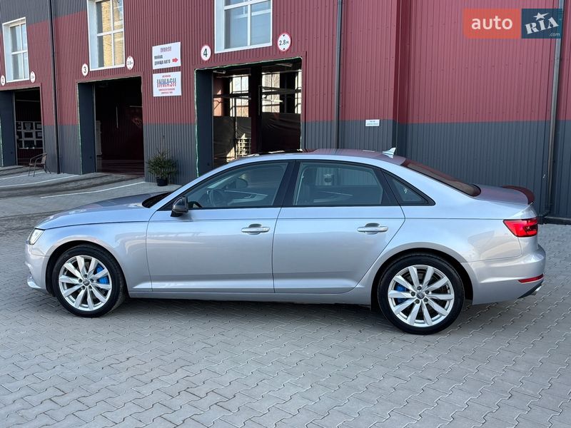 Седан Audi A4 2015 в Дубні