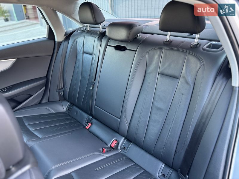 Седан Audi A4 2015 в Дубні