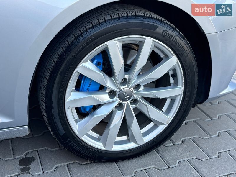 Седан Audi A4 2015 в Дубні
