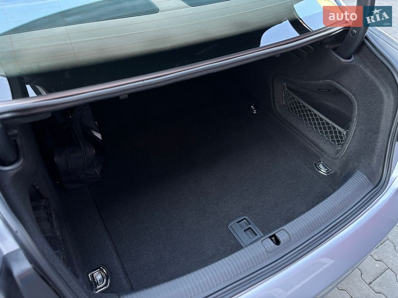 Седан Audi A4 2015 в Дубні