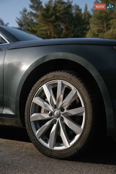 Седан Audi A4 2019 в Кременчуге