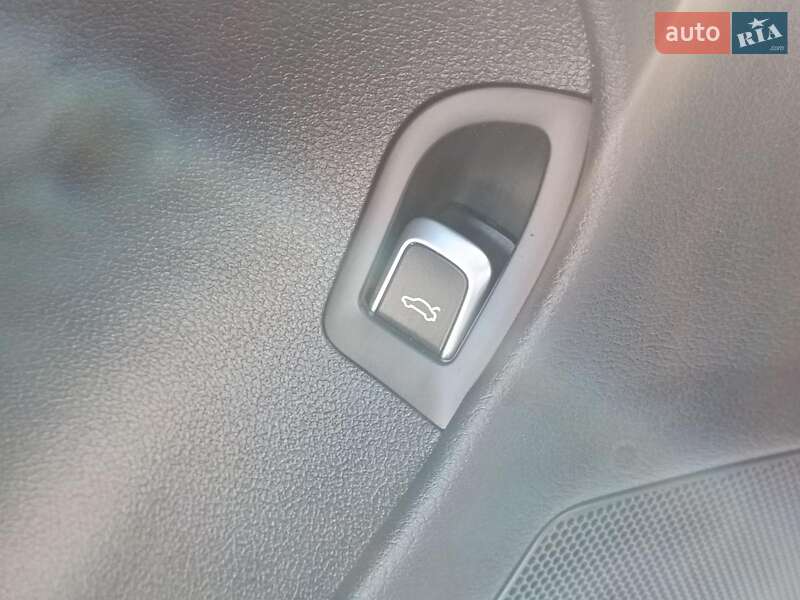 Седан Audi A4 2015 в Харькове