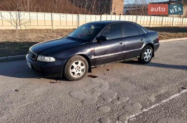 Седан Audi A4 1995 в Квасилове