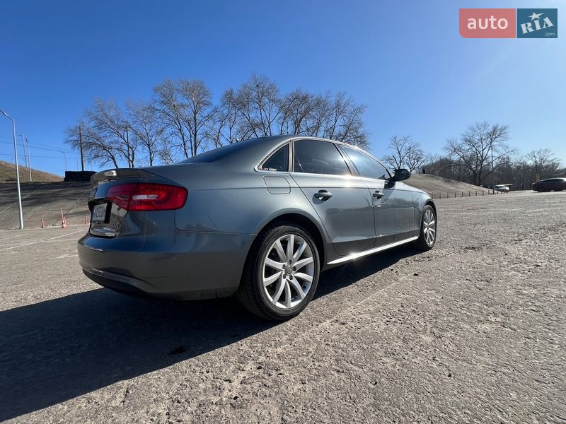 Седан Audi A4 2014 в Киеве