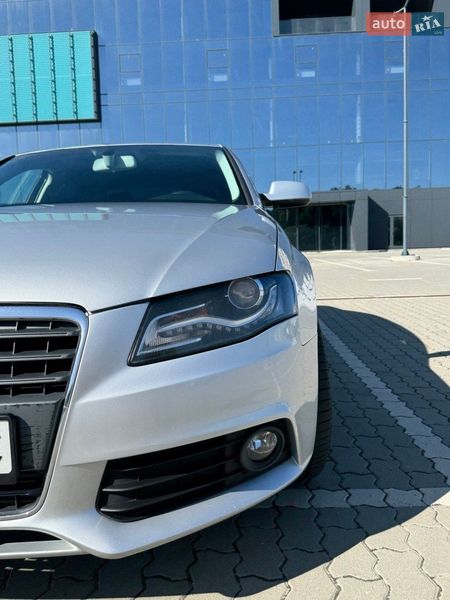 Седан Audi A4 2011 в Львове