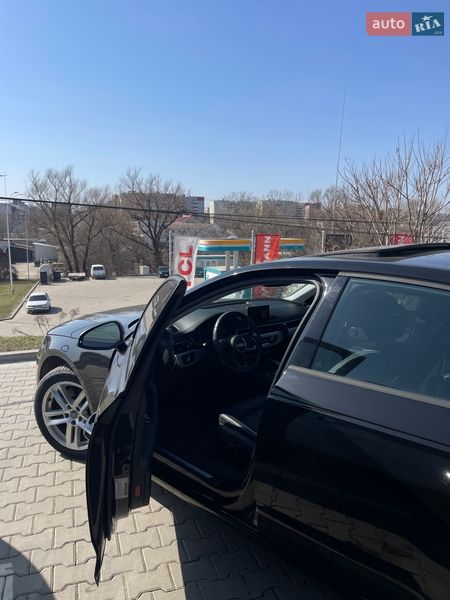 Седан Audi A4 2016 в Чернівцях