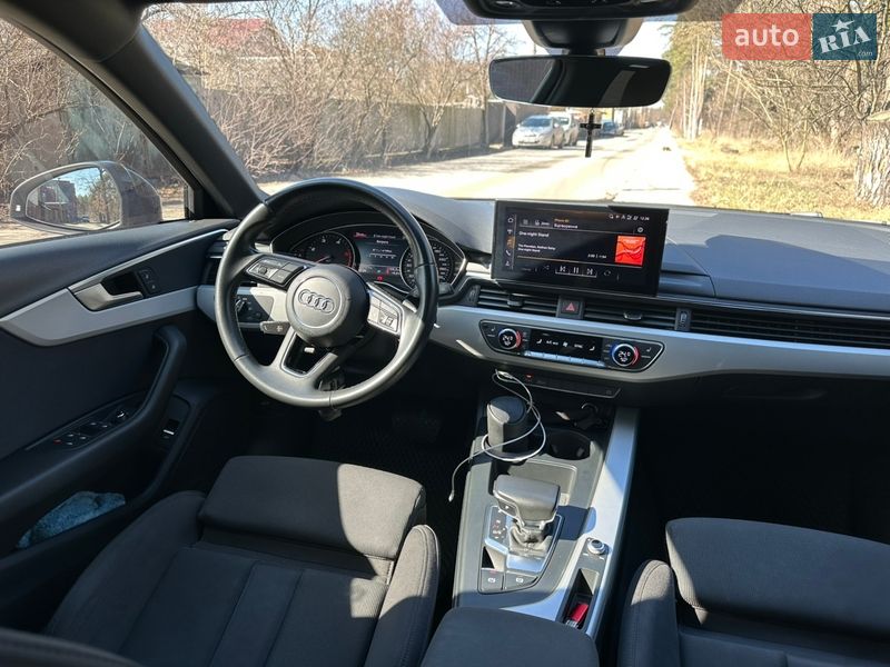 Универсал Audi A4 2020 в Киеве
