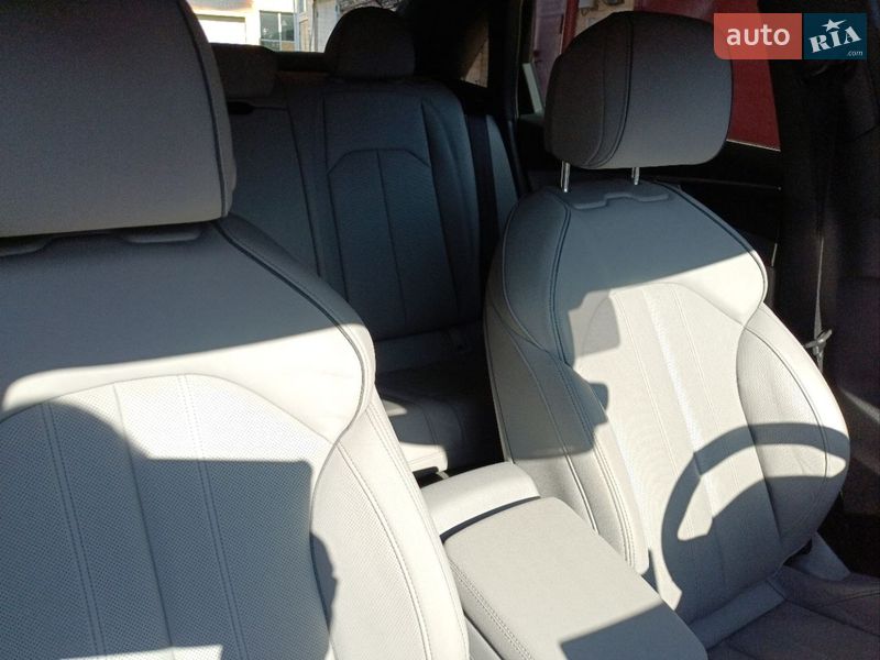 Седан Audi A4 2023 в Киеве