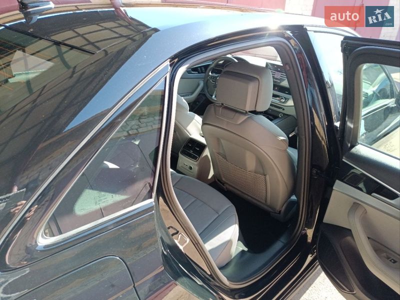 Седан Audi A4 2023 в Киеве
