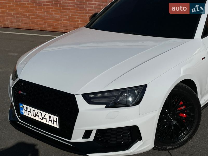 Седан Audi A4 2016 в Киеве