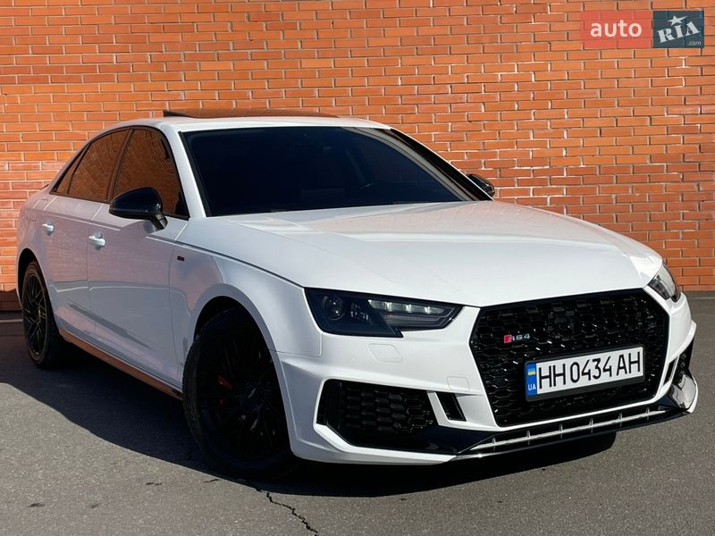 Седан Audi A4 2016 в Киеве