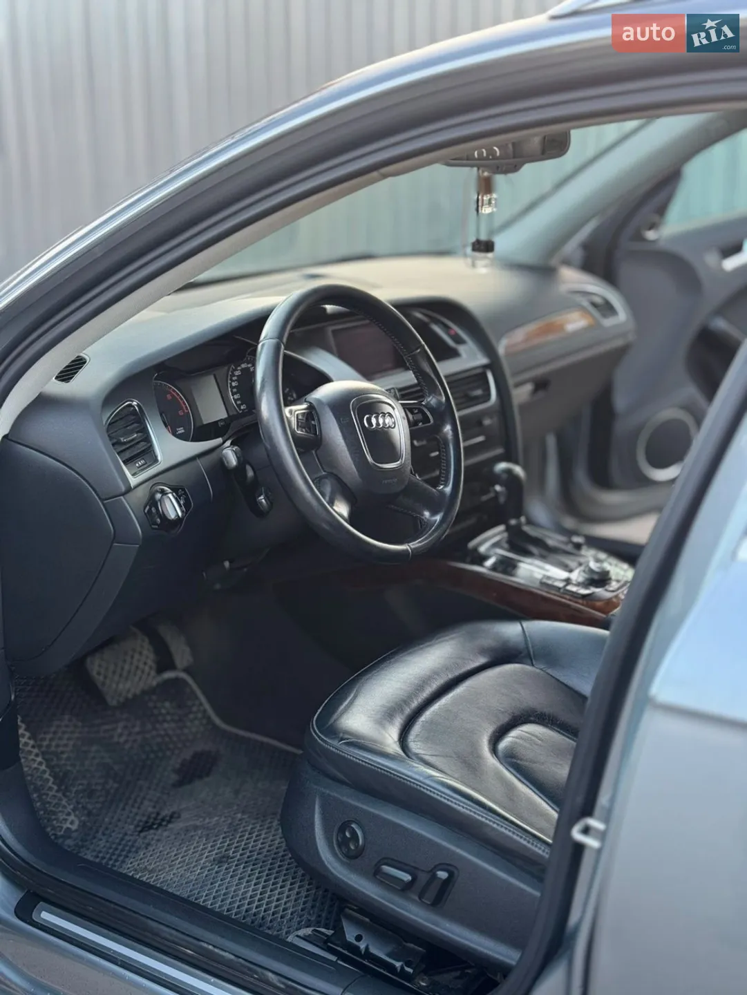 2010 Audi A4 - мініатюра 16