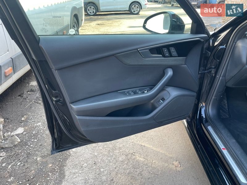 Седан Audi A4 2021 в Ровно