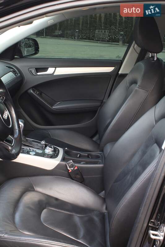 Седан Audi A4 2015 в Ивано-Франковске