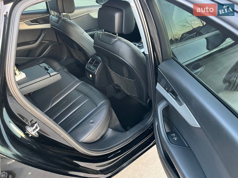 Седан Audi A4 2017 в Киеве