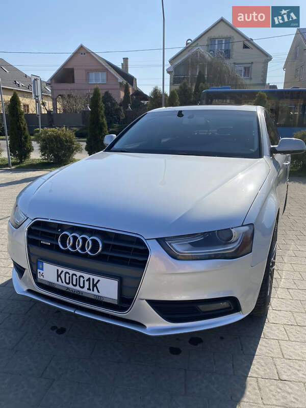 Седан Audi A4 2012 в Ужгороде