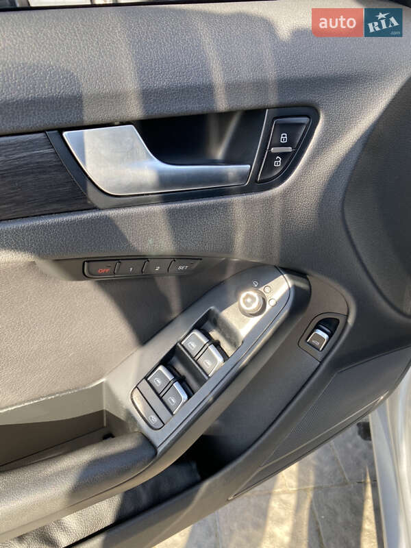 Седан Audi A4 2012 в Ужгороде