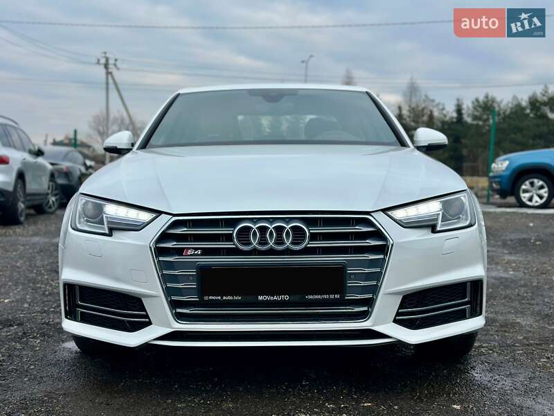 Седан Audi A4 2019 в Львові