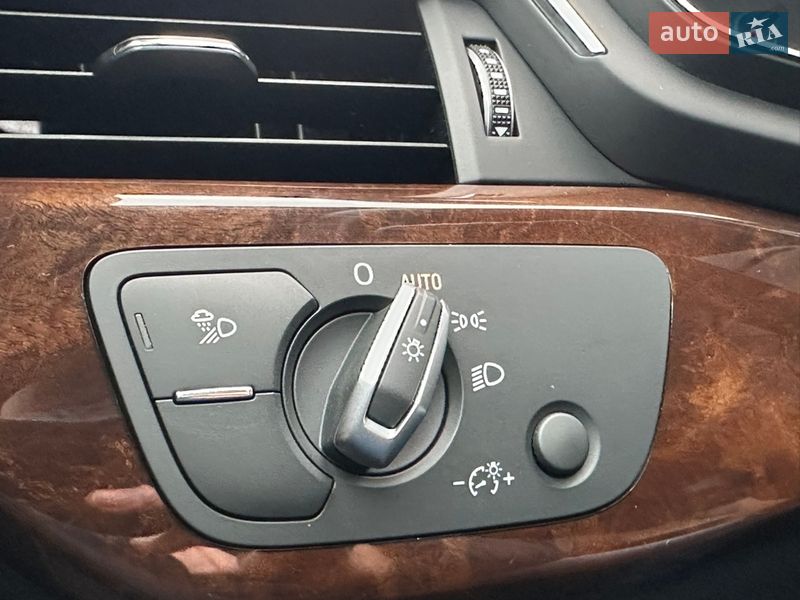 Седан Audi A4 2019 в Львові