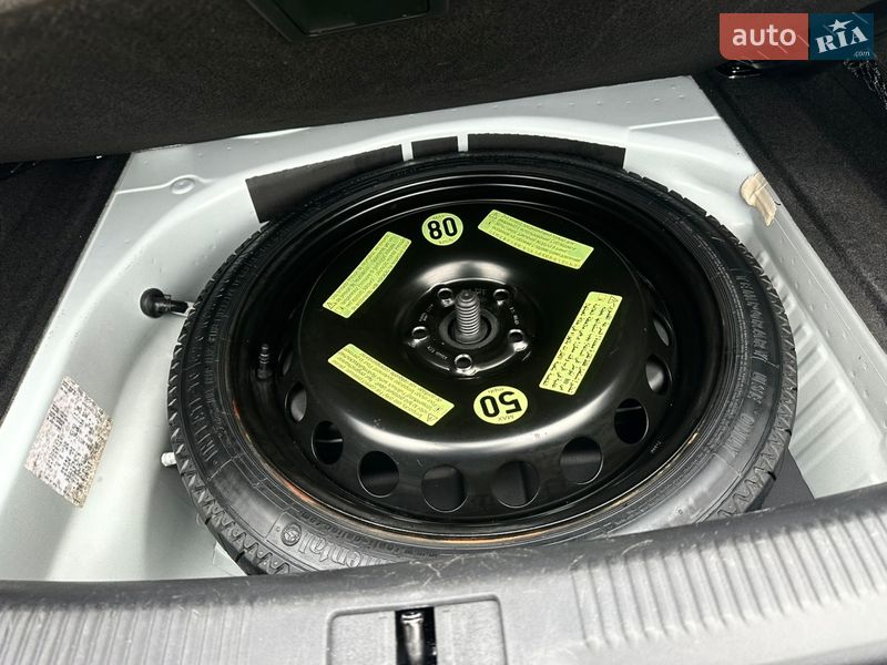 Седан Audi A4 2014 в Львові