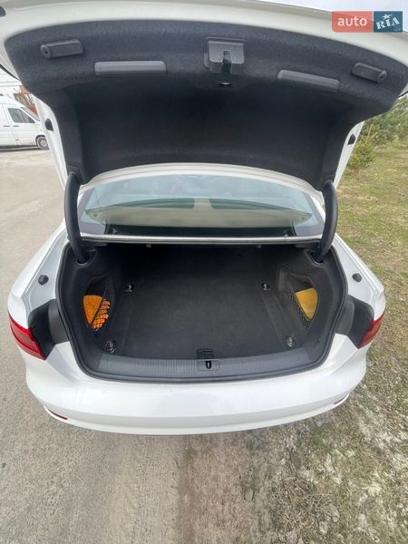 Седан Audi A4 2016 в Львові