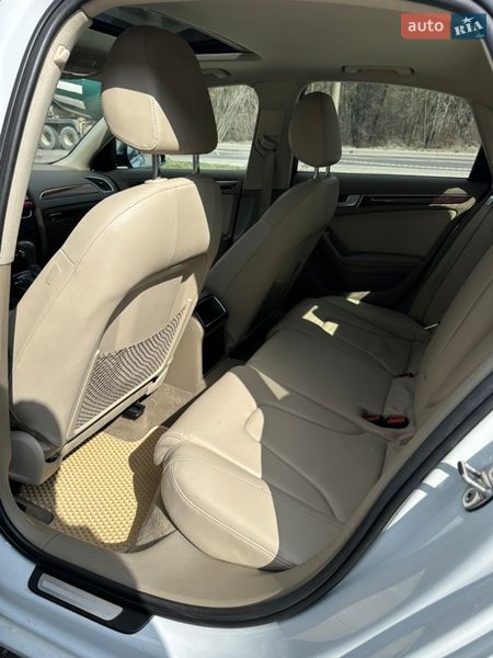Седан Audi A4 2012 в Львове