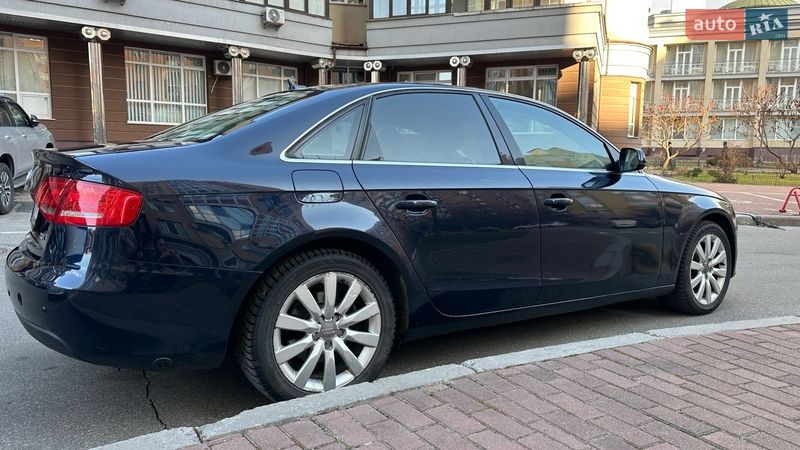 Седан Audi A4 2011 в Києві