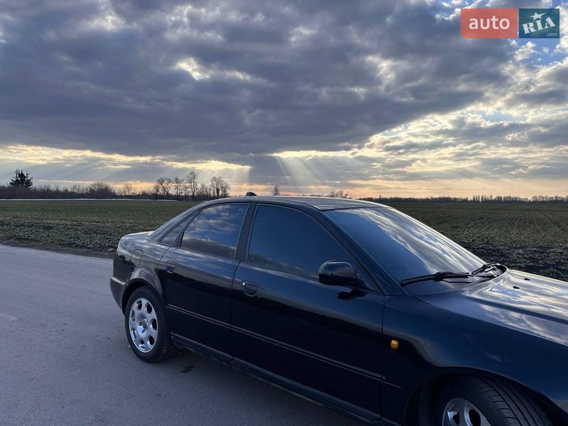 Седан Audi A4 1998 в Виннице