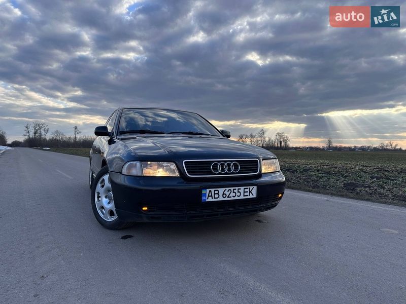 Седан Audi A4 1998 в Виннице