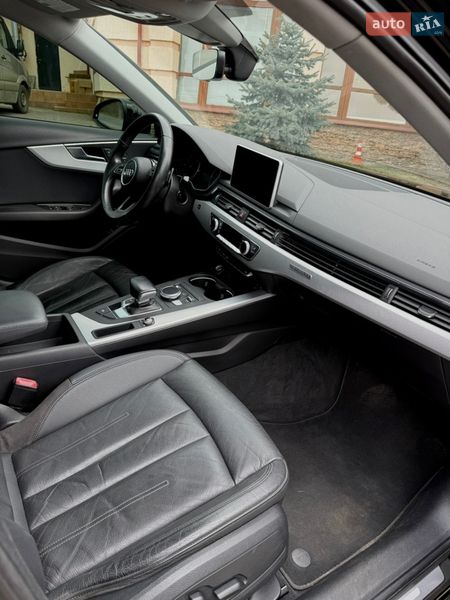 Седан Audi A4 2017 в Черновцах